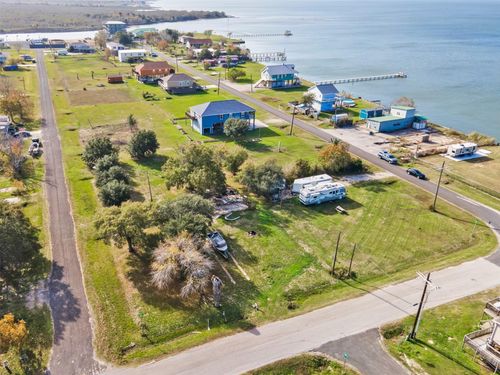 100 Darden St, Anahuac, TX, 77514-2698 | Card Image