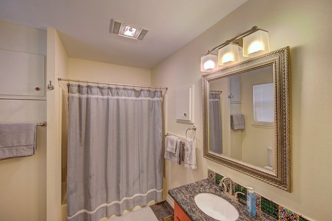 205 Cedar Cliff Loop, Home with 3 bedrooms, 2 bathrooms and 1 parking in Hunt TX | Image 27