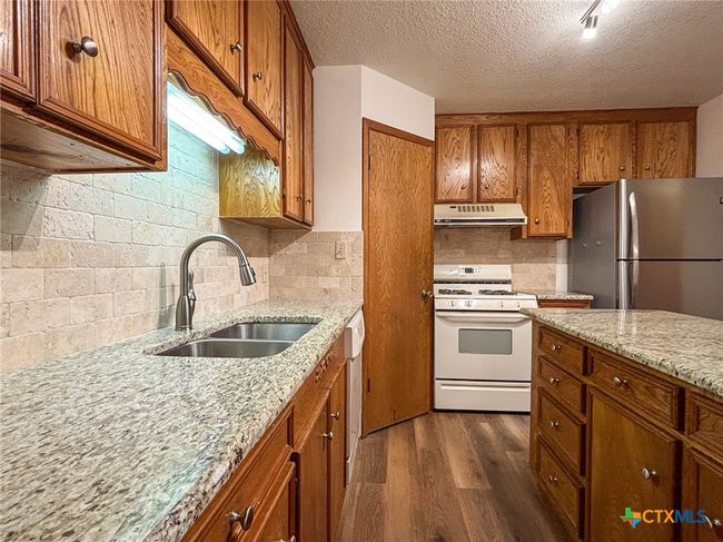APT-28 - 101 Maplewood Dr, Condo with 3 bedrooms, 2 bathrooms and null parking in Victoria TX | Image 5