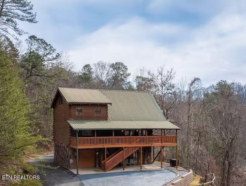 817 Boone Acres Ln, PIGEON FORGE, TN, 37863-4745 | Card Image
