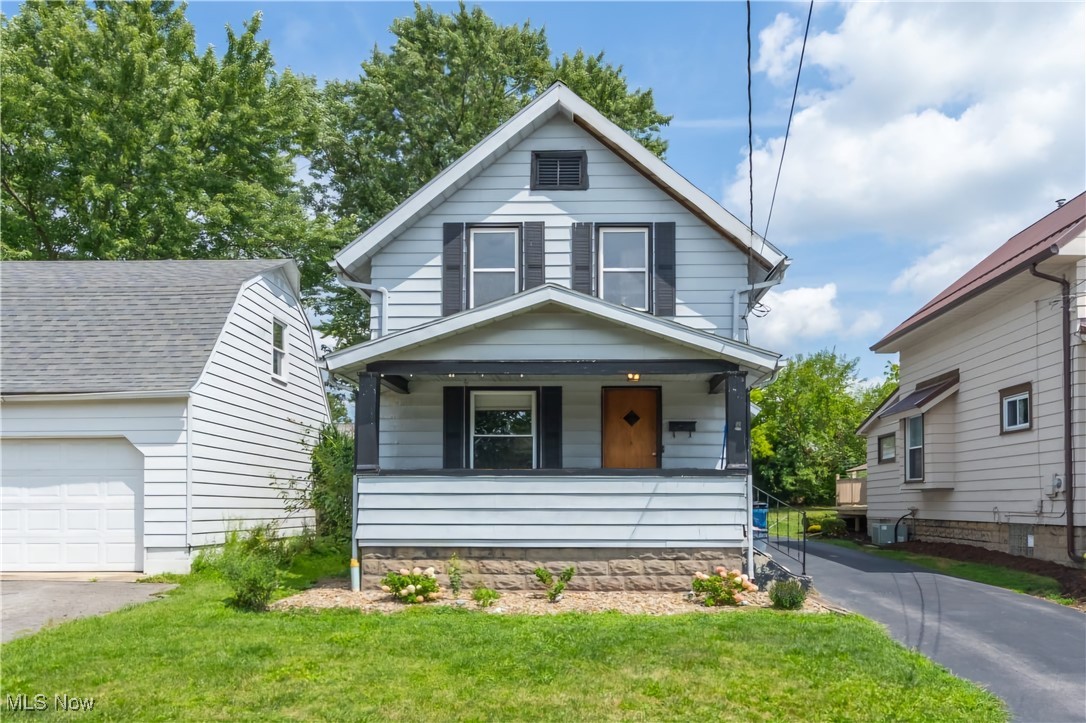 Ward Ave, Girard, OH 44420