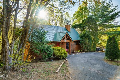 2306 Bonnie Ln, Sevierville, TN, 37876-7473 | Card Image