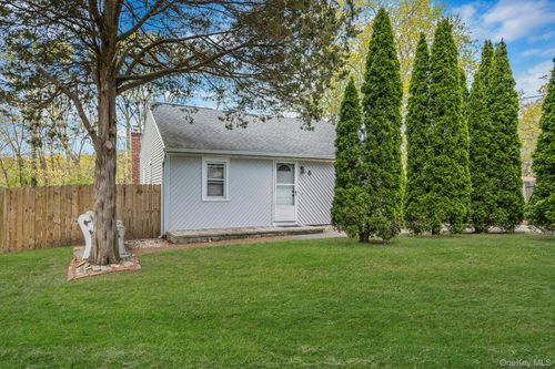 6 Satinwood Rd, Rocky Point, NY, 11778-8902 | Card Image