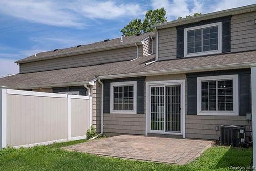 2705-2705 Townehouse Dr, Coram, NY, 11727-2870 | Card Image
