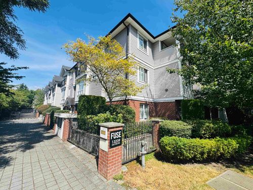 22-13239 Old Yale Rd, Surrey, BC, V3T3C5 | Card Image