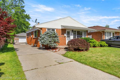 6547 Colonial St, Dearborn Heights, MI, 48127-2110 | Card Image