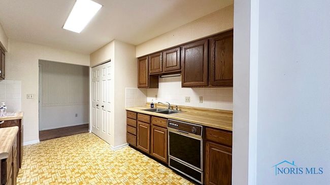 APT-28 - 1401 Van Buren St, Condo with 2 bedrooms, 2 bathrooms and 2 parking in Fostoria OH | Image 5
