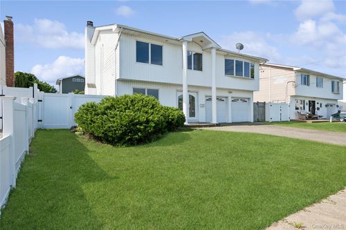 2625 Riverside Dr, Wantagh, NY, 11793-4621 | Card Image