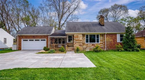 2031 W Pleasant Valley Rd, Parma, OH, 44134-6530 | Card Image