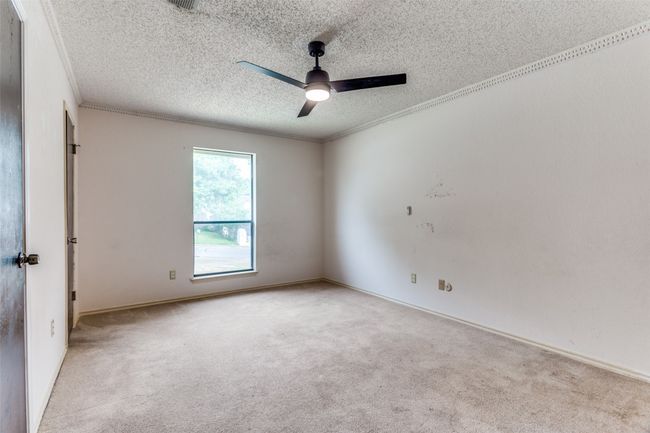 104 Ne Rosamond St, House other with 3 bedrooms, 2 bathrooms and null parking in Burleson TX | Image 20