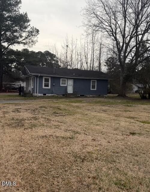 804 Midway St, Smithfield, NC, 27577-5330 | Card Image