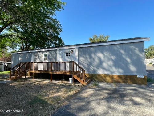 1060 N Wenas Rd, Selah, WA, 98942-9768 | Card Image
