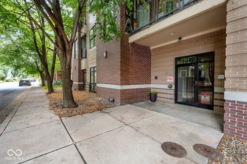 3h-233 E Saint Joseph St, Indianapolis, IN, 46202-3327 | Card Image