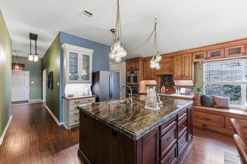 9207 Pioneer Forest Dr, Austin, TX, 78744-7943 | Card Image