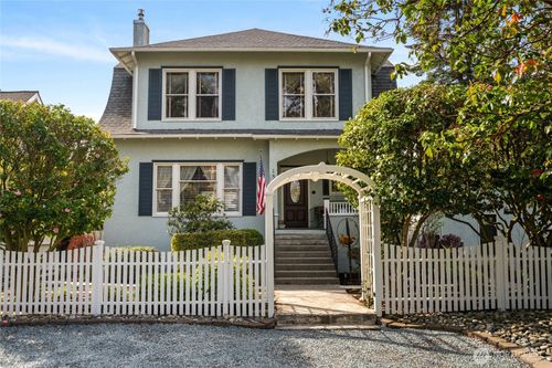 1507 15th St, Anacortes, WA, 98221-2216 | Card Image