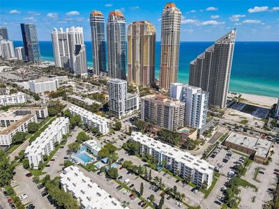 215 - 17570 Atlantic Blvd, Condo with 1 bedrooms, 1 bathrooms and null parking in Sunny Isles Beach FL | Image 1