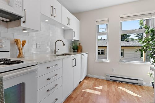 206-837 Selkirk Ave, Esquimalt, BC, V9A2T7 | Card Image