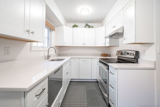 27 Cherry Ln, House other with 3 bedrooms, 3 bathrooms and null parking in Bethel CT | Image 5