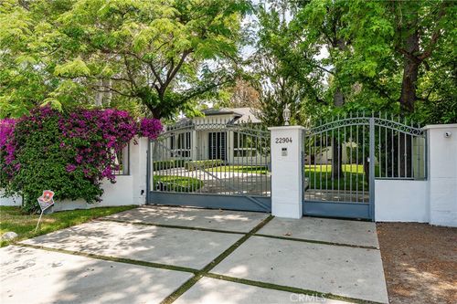 22904 Calvert St, Woodland Hills, CA, 91367-3827 | Card Image