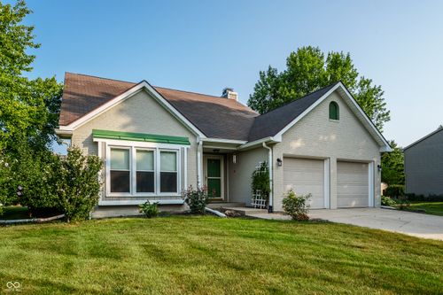 1642 Waterford Dr, Zionsville, IN, 46077-3819 | Card Image