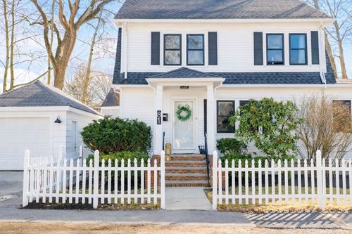 81 Linden Rd, Melrose, MA, 02176-2326 | Card Image