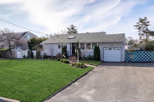 26 Eugene Dr, Kings Park, NY, 11754-4714 | Card Image