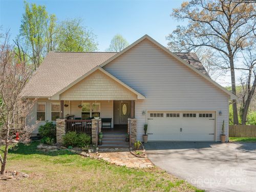 18 Birdsong Ln, Candler, NC, 28715-8393 | Card Image