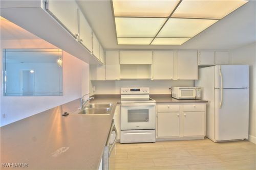 9-903-2330 Naples Trace Cir, NAPLES, FL, 34109-7526 | Card Image