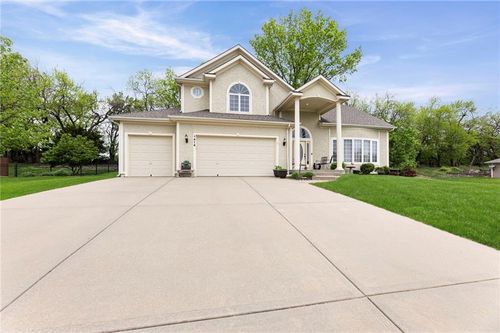 1414 N 151st Ter, Basehor, KS, 66007-9726 | Card Image