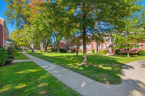 apt-112b-405 W Main St, Huntington, NY, 11743-3211 | Card Image