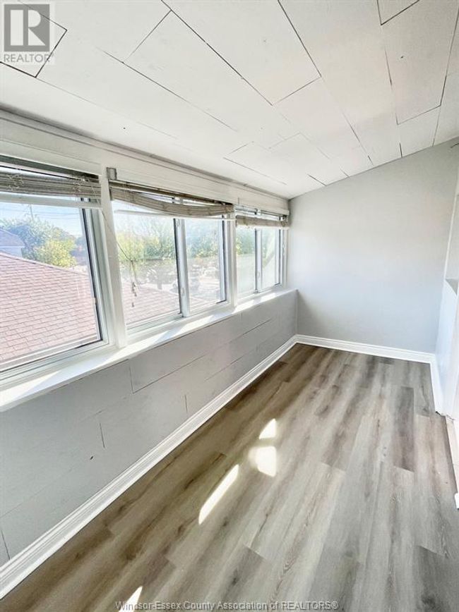 1976 Bernard Rd, House other with 3 bedrooms, 2 bathrooms and null parking in Windsor ON | Image 10