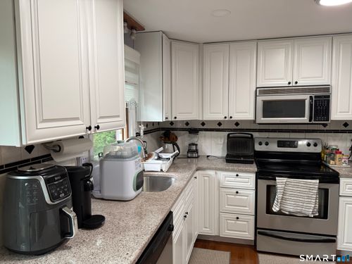 74 Harold Rd, Farmington, CT, 06032-3407 | Card Image