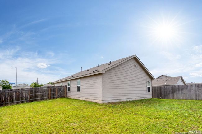 8947 Lamus Wheel, House other with 3 bedrooms, 2 bathrooms and null parking in San Antonio TX | Image 17