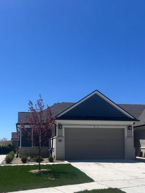 10551 Pickerel Lake Dr, Brighton, MI, 48116-2233 | Card Image