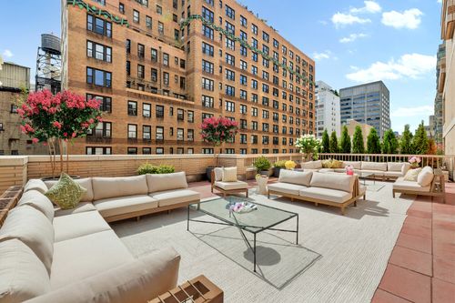 tphb-205 E 68th St, New York, NY, 10065-5735 | Card Image