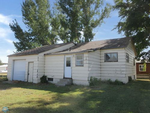 204 Maple Ave, Oakes, ND, 58474-1146 | Card Image