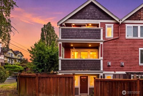2024 W Bertona Street, Seattle, WA, 98199 | Card Image