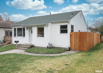 2525 33 Rd Street, House other with 2 bedrooms, 1 bathrooms and null parking in Moline IL | Image 2