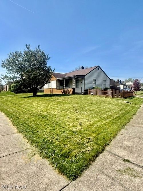 3006 Shirley Rd, Youngstown, OH, 44502-2922 | Card Image