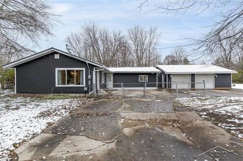 3875 Curtis Rd, Birch Run, MI, 48415-9084 | Card Image