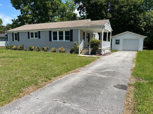 702 Sioux Dr, Jacksonville, NC, 28540-6723 | Card Image