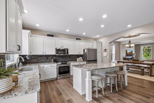 2374 Molnau Ct, Chaska, MN, 55318-3221 | Card Image