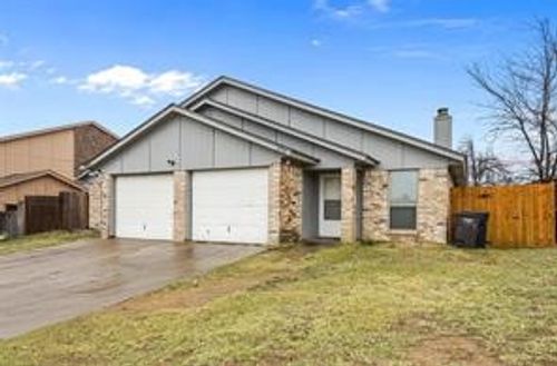 2740 Countryside Ln, Fort Worth, TX, 76133-8719 | Card Image