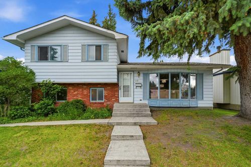 442 Queensland Pl Se, Calgary, AB, T2J5C9 | Card Image