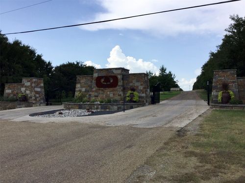 126 Oakmont Dr, Mabank, TX, 75147-1248 | Card Image