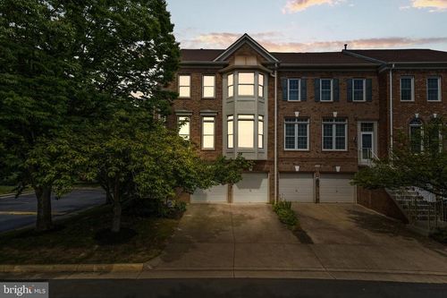 9576 Lagersfield Cir, VIENNA, VA, 22181-6176 | Card Image