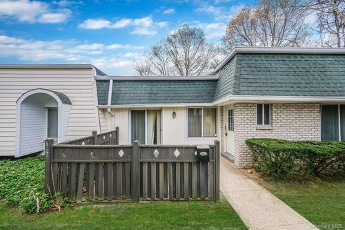 527 Daryl Drive, Brookhaven, NY, 11763 | Card Image