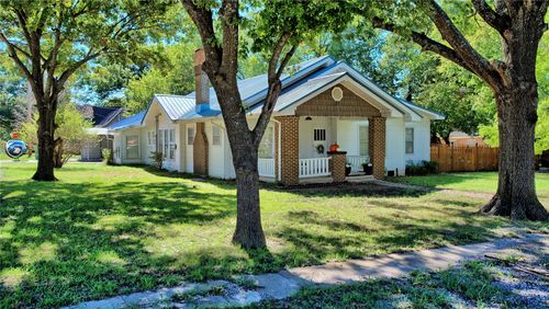 301 W Howell St, Saint Jo, TX, 76265-2068 | Card Image