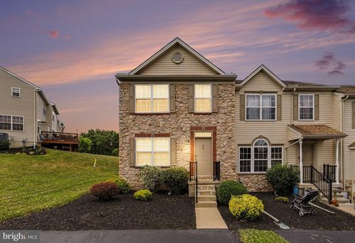 20-20 Buttonwood Ln, YORK, PA, 17406-9064 | Card Image