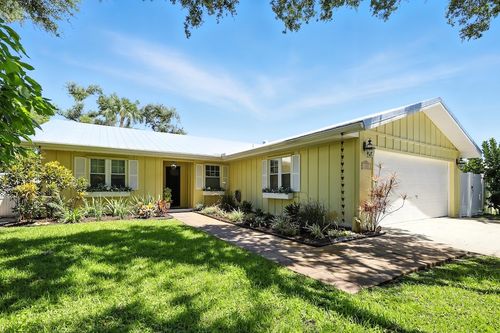 725 Acacia Rd, Vero Beach, FL, 32963-1740 | Card Image